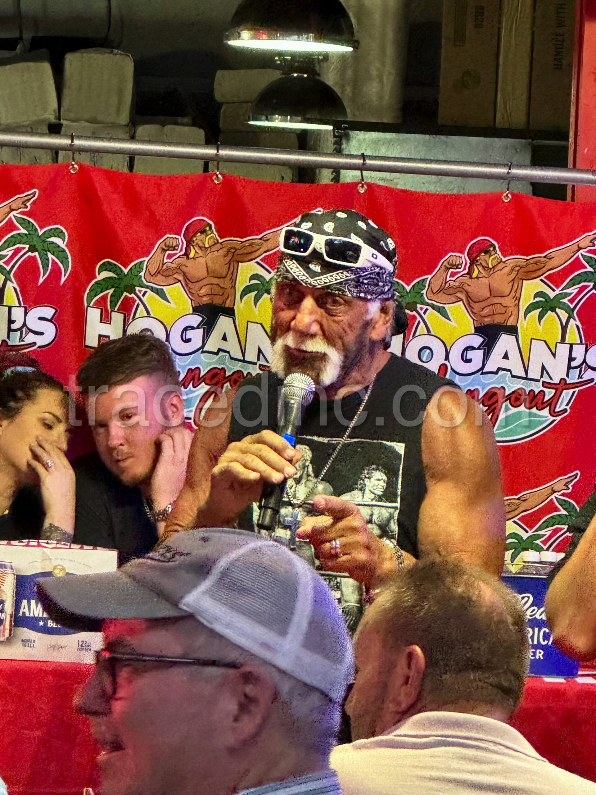 Hogan’s Hangout Karaoke Night - Clearwater, Florida. - Hulk